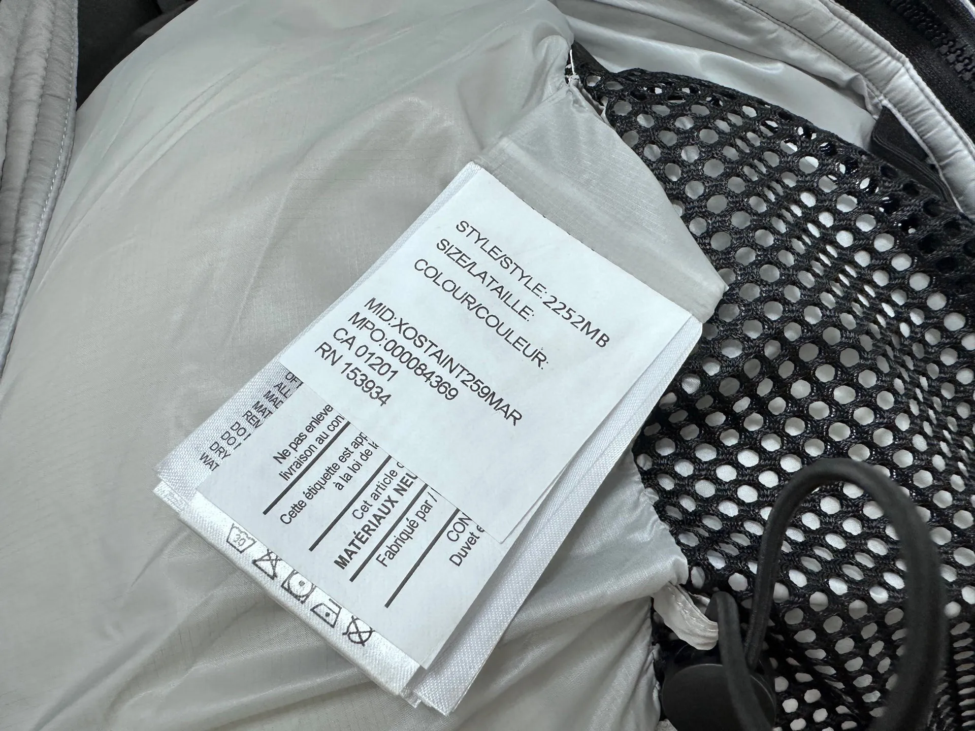 P780 [𝘾𝘼𝙉𝘼𝘿𝘼 𝙂𝙊𝙊𝙎𝙀] Canada Goose's limited new Crofton puff down jacket, top version, ceiling level Crofton soft loaf, 2024 latest style, cold protection effect up to level 4, using recycled Feather-Light tear-resistant fabric, ultra-light, no weight on the upper body at all! The unique black label highlights your temperament‼ ️ Canada Goose, a Canadian brand, has always been recognized as the warmest down jacket. Various Instagram celebrities, Internet celebrities, and celebrities often wear it for street photos. I make Canada Goose every year, but I still can't get rid of my love for it. No matter how cold the days are, there is no need to be afraid, because there is! Filled with 90% white duck down, it is the legendary warmest down jacket and is known as a must-have for Arctic outdoor sports! The most popular down jacket in the world, celebrities are rushing to buy it, it is a must-have!  Size: S~XXL